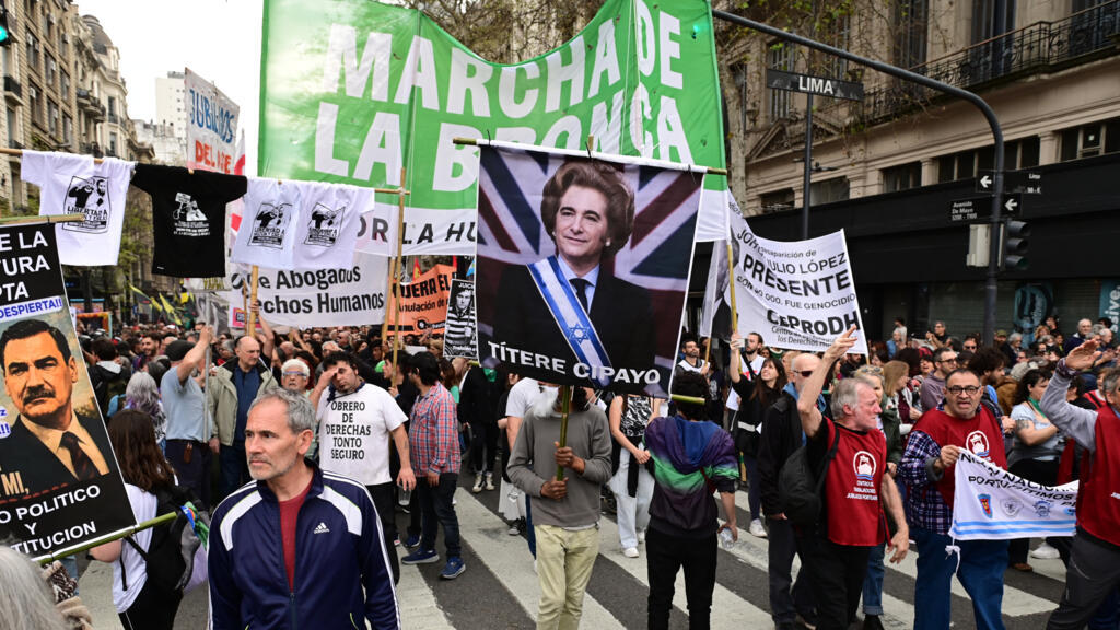 “Marcha de la bronca’ en Buenos Aires contra el plan económico de Milei
