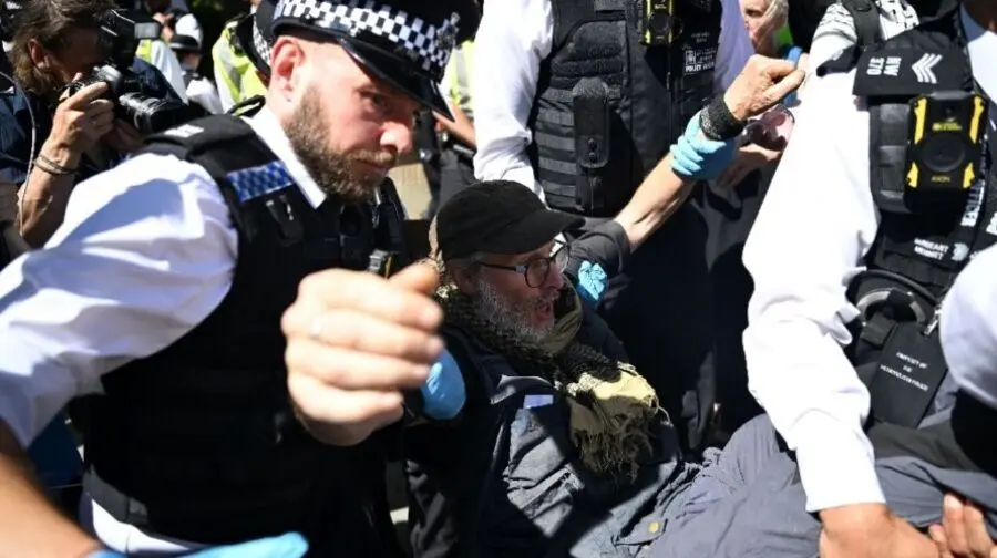 Detienen a más de 50 activistas por Palestina durante protesta en Reino Unido
