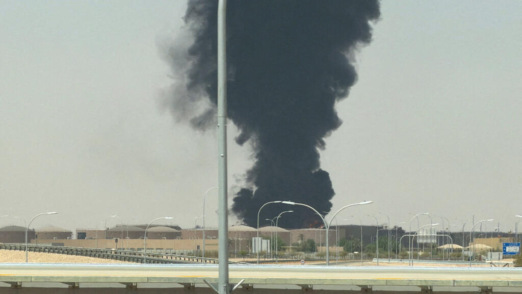 Alertas, llamas y humo en Riad: así avanza la escalada de los hutíes contra Arabia saudita