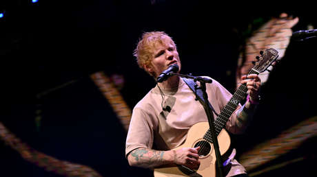 Ed Sheeran rompe el silencio en un concierto a solas tras la renuncia masiva de sus músicos