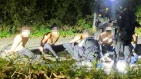 Detienen a “terroristas” cerca de una base aérea británica pero les dejan libres bajo fianza: ¿Qué se sabe?