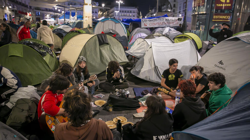 Una noche acampando por la vivienda en Madrid: “Esto es el inicio de algo más potente”