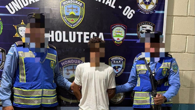 Patrulla de Carreteras detiene a alias “El Burro” en posesión de supuesta cocaína en Choluteca