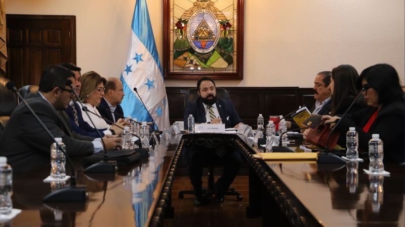 Admiten 12 recursos de amparo a favor de exintegrantes de la Comisión Permanente; dos corresponden a Luis Redondo