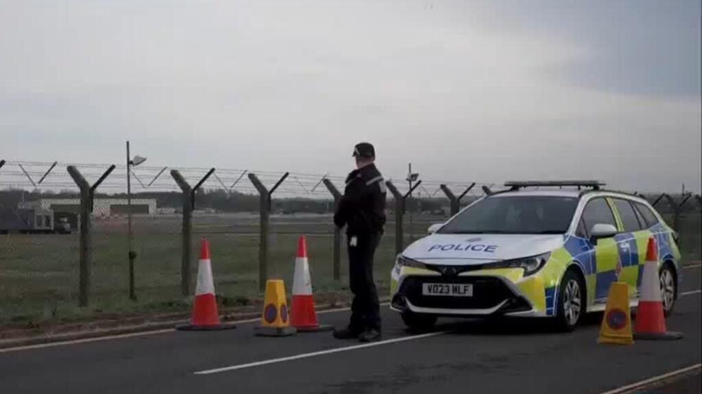 Policía detiene a cinco británicos sospechosos de “terrorismo” contra la base militar de Fairford