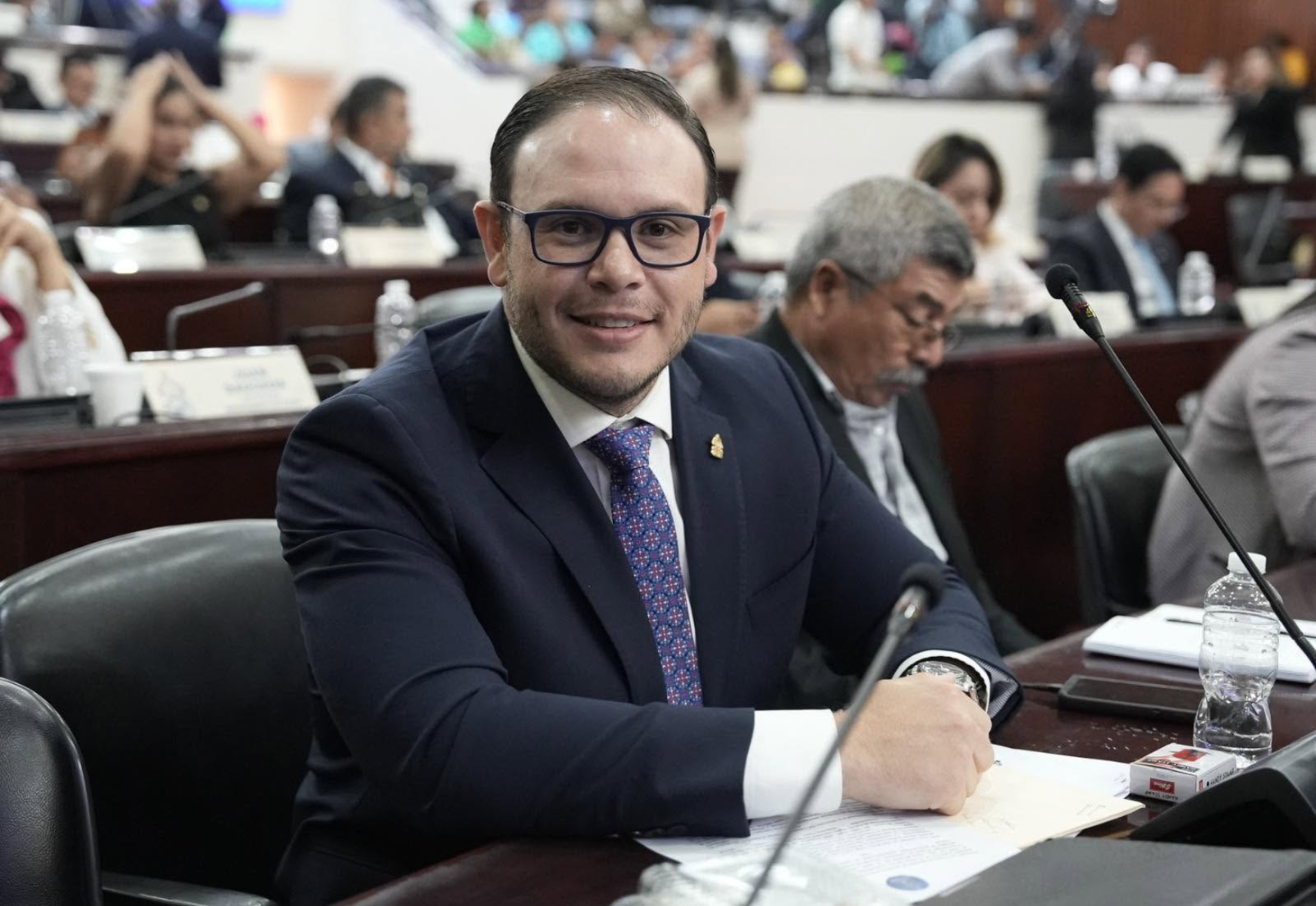 Salario de diputados hondureños es el peor remunerado de Latinoamérica, según Adolfo Ráquel