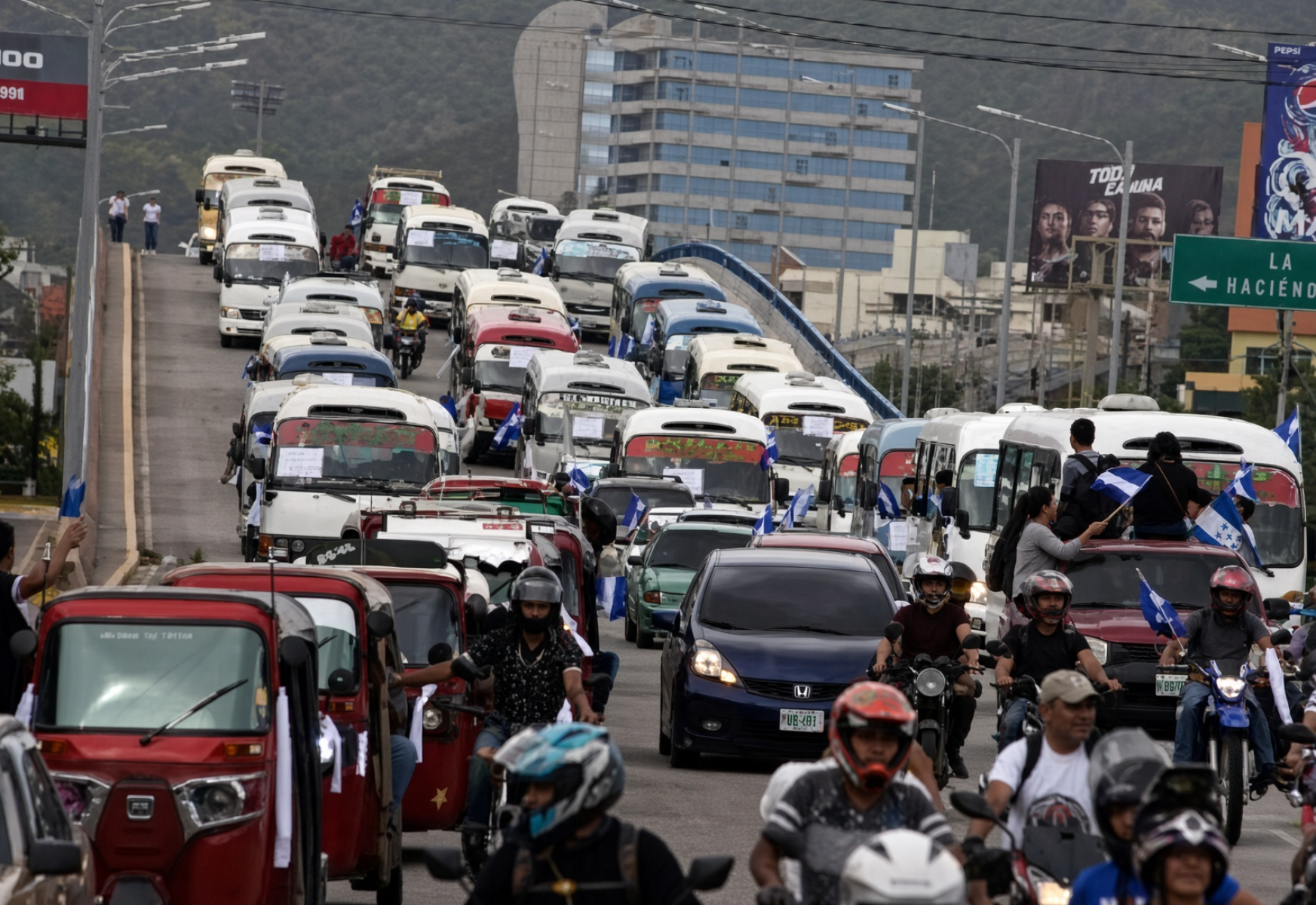 Transportistas niegan paro de transporte y piden reunión con Gobierno
