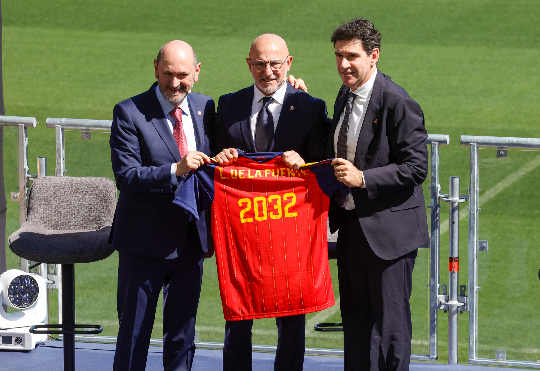 La junta directiva de la RFEF renueva a Luis de la Fuente hasta 2032