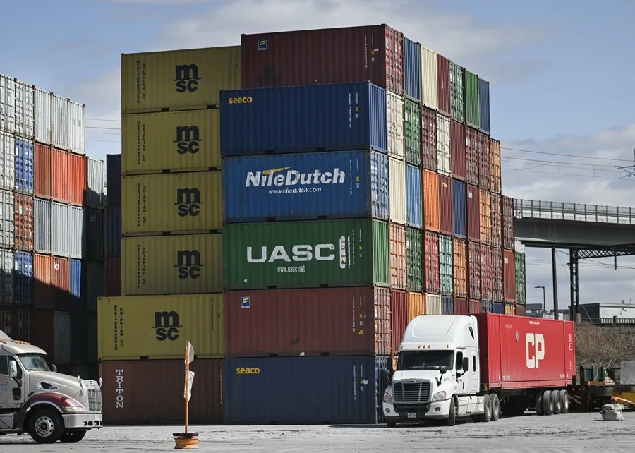 EE.UU. prohíbe importaciones canadienses por mil millones de dólares