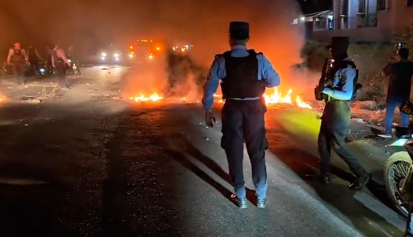 ¡Arde Chamelecón! manifestantes bloquearon el paso en la carretera y quemaron llantas