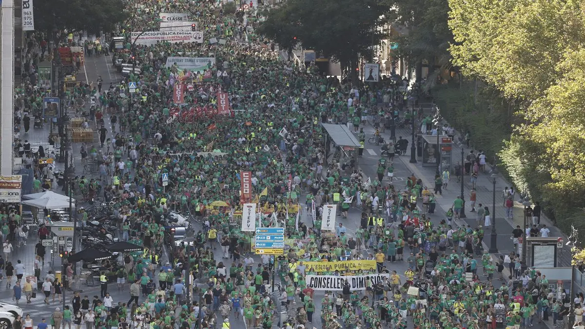 Profesores y estudiantes se manifestarán en España para exigir reformas a la Consejería de Educación