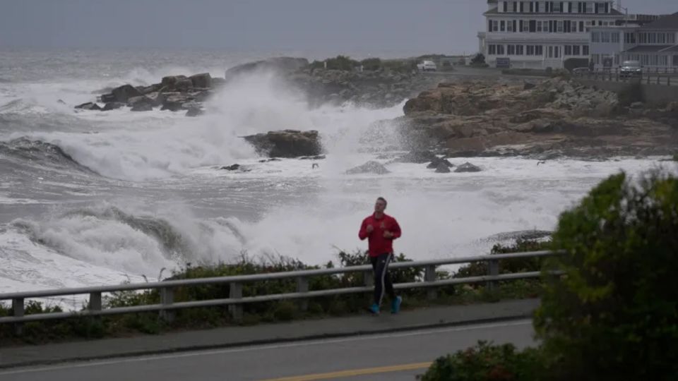 Mortal tormenta del noreste golpea la costa este de EE. UU. con severas inundaciones y vientos destructivos