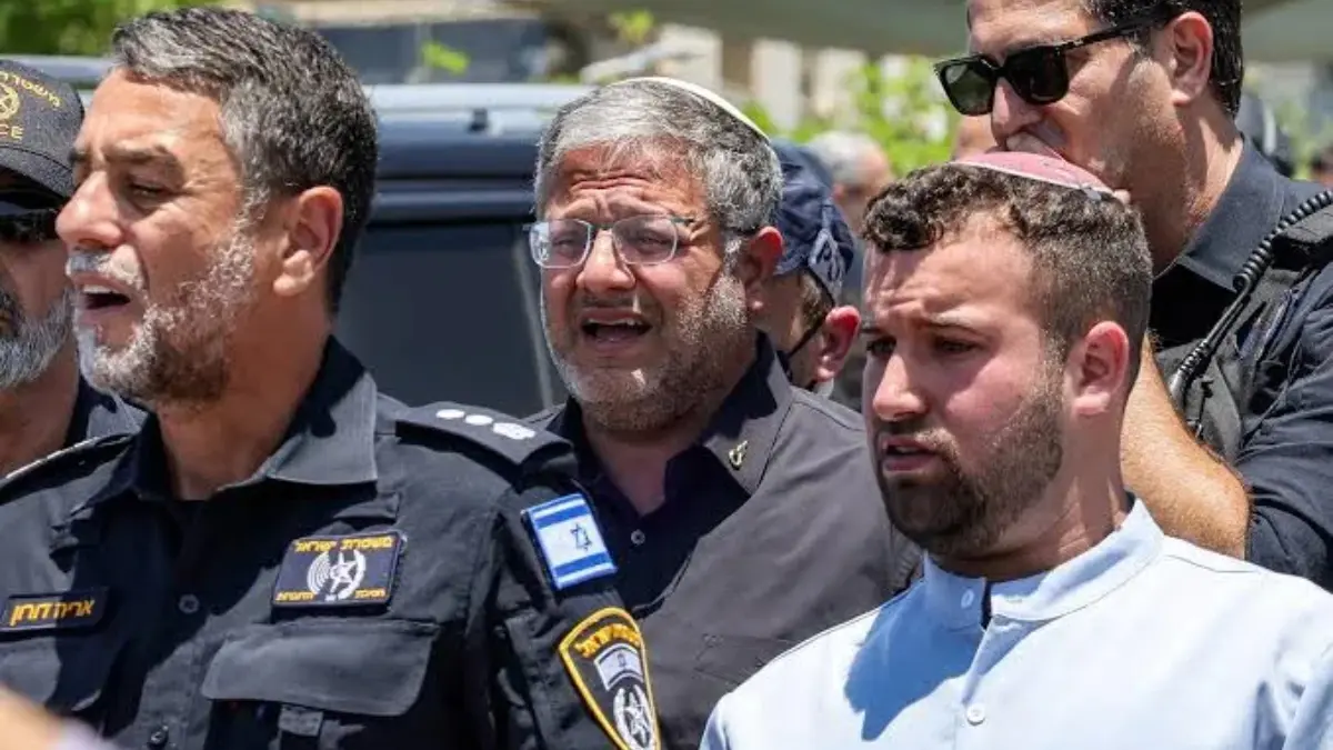 Acusan a ministro israelí de cometer crimen de guerra tras amenazar a prisionero palestino esposado