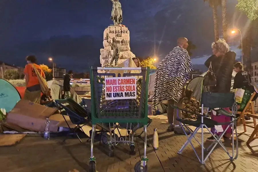 Activistas acampan en Palma de Mallorca bajo reclamo de frenar desahucios en España