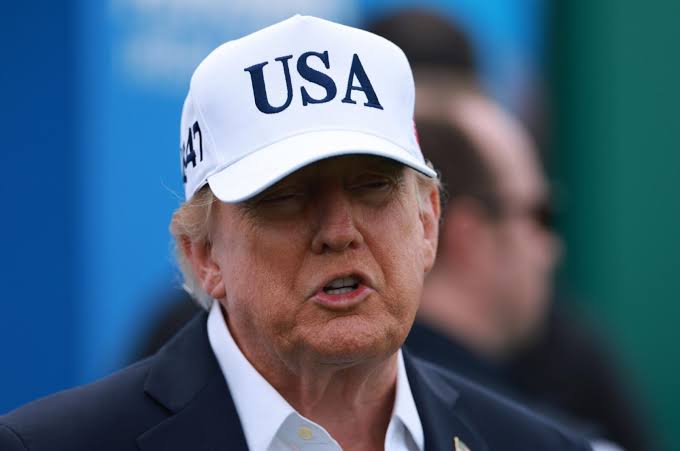 Trump dice que no frenará el crecimiento de la IA ahora que Estados Unidos “lleva la delantera” a China