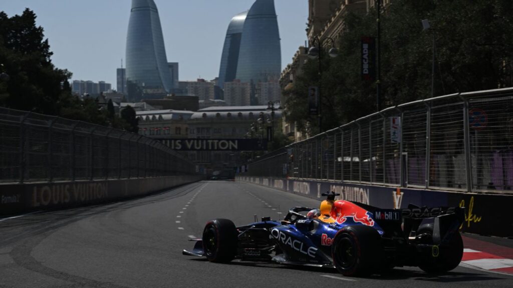 Verstappen marca el ritmo en la FP3 en Bakú, Russell segundo