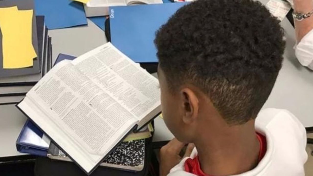 ¿Qué plantea el Plan de Lectura de Biblia y Valores para las escuelas de Honduras?