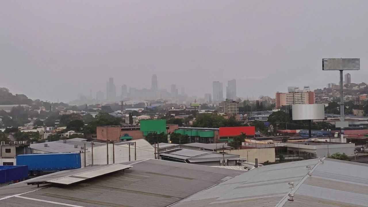 Cenaos prevén lluvias fuertes en estas zonas de Honduras por choque de vientos