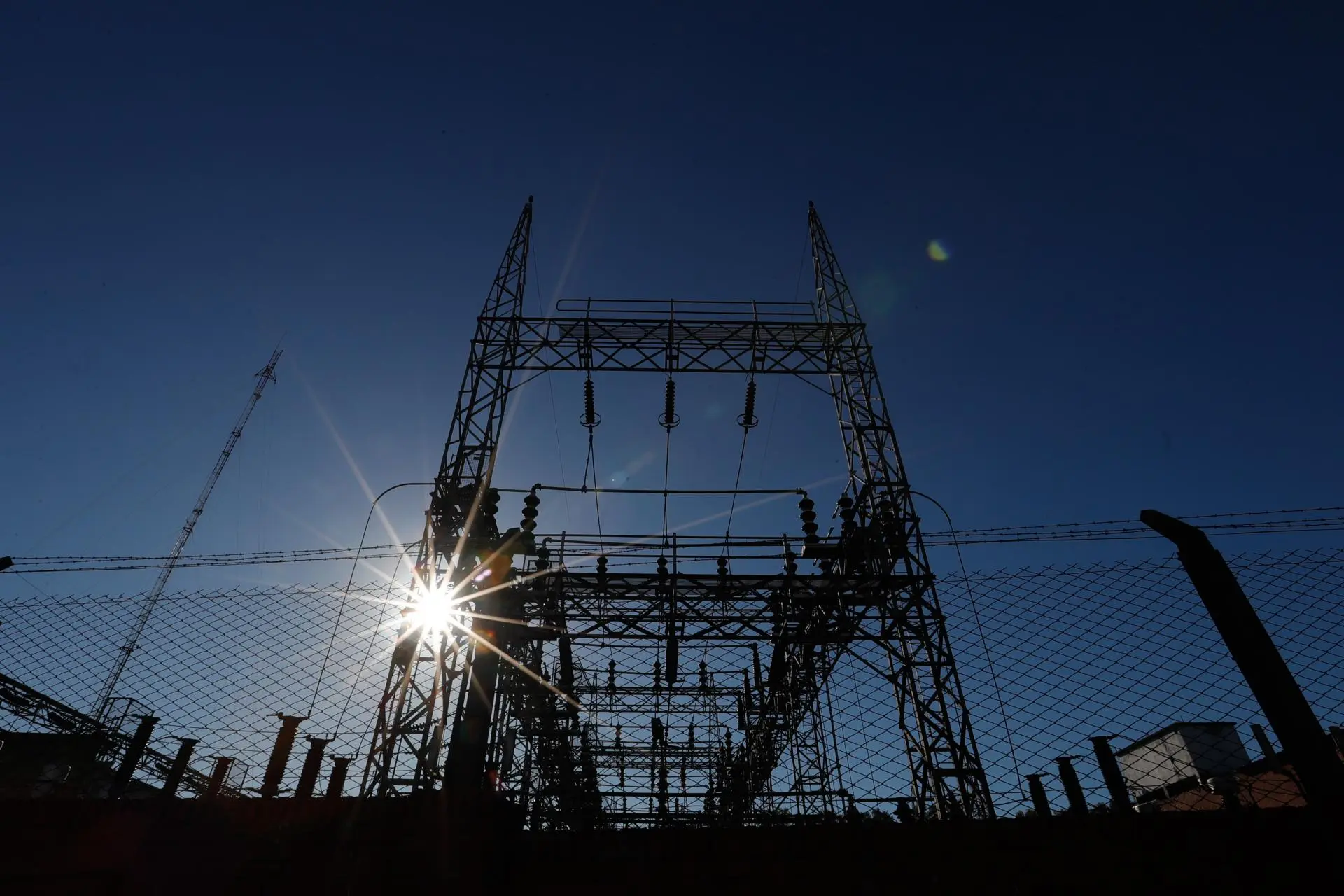 Apagón deja sin servicio eléctrico a unos 600.000 usuarios en Buenos Aires, Argentina