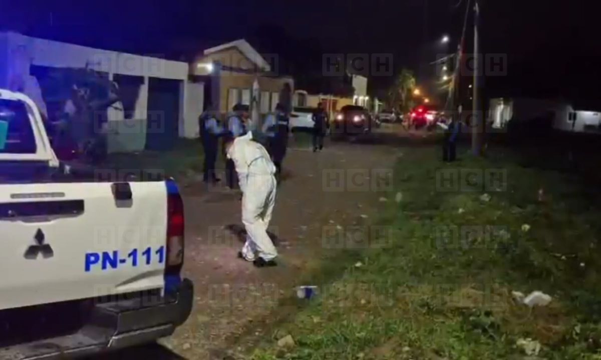 ¡Sin piedad y en plena marcha! Matan a albañil cuando iba en su moto en La Ceiba