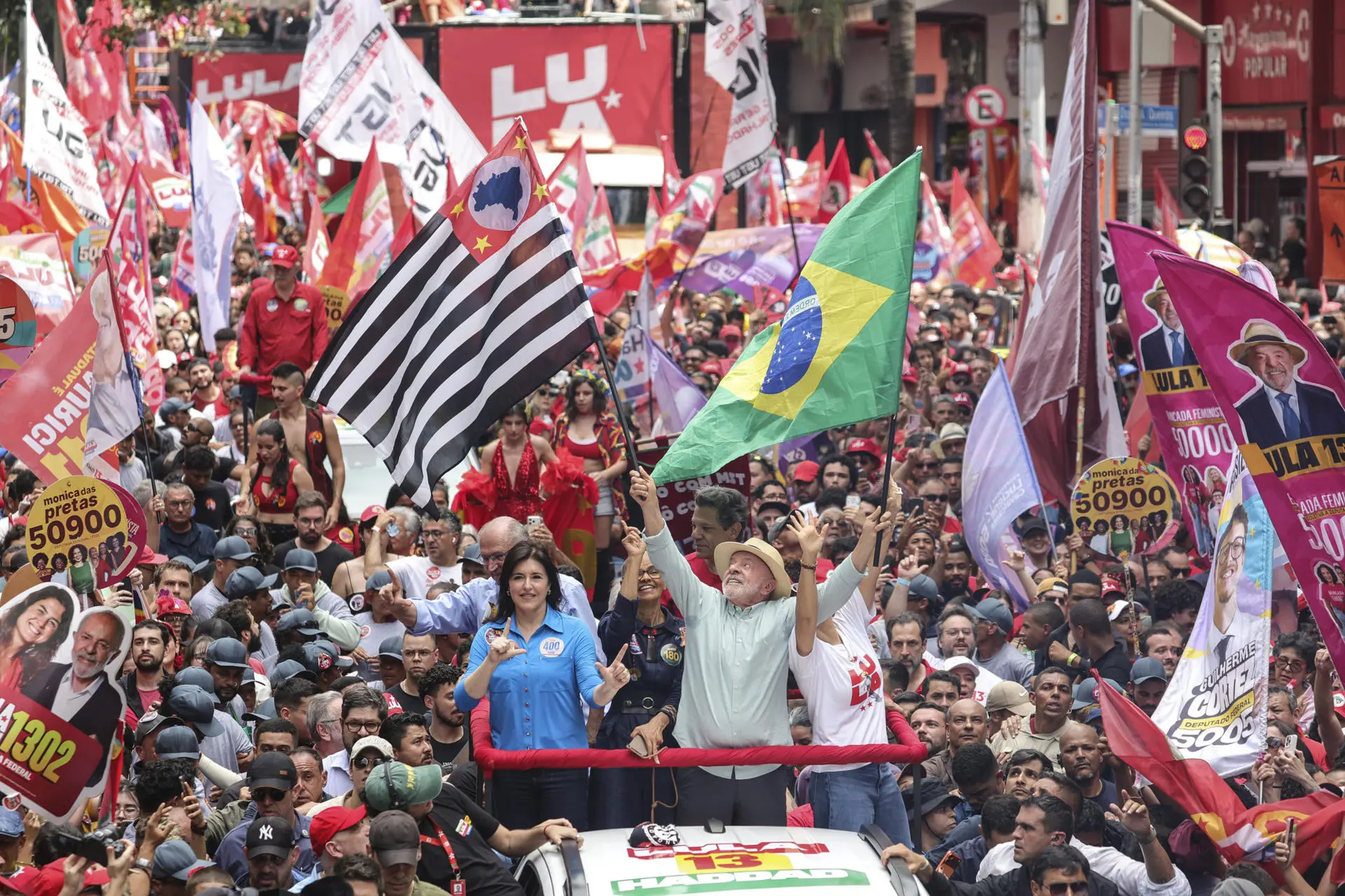 Lula lidera la intención de voto y roza el triunfo en primera vuelta en Brasil