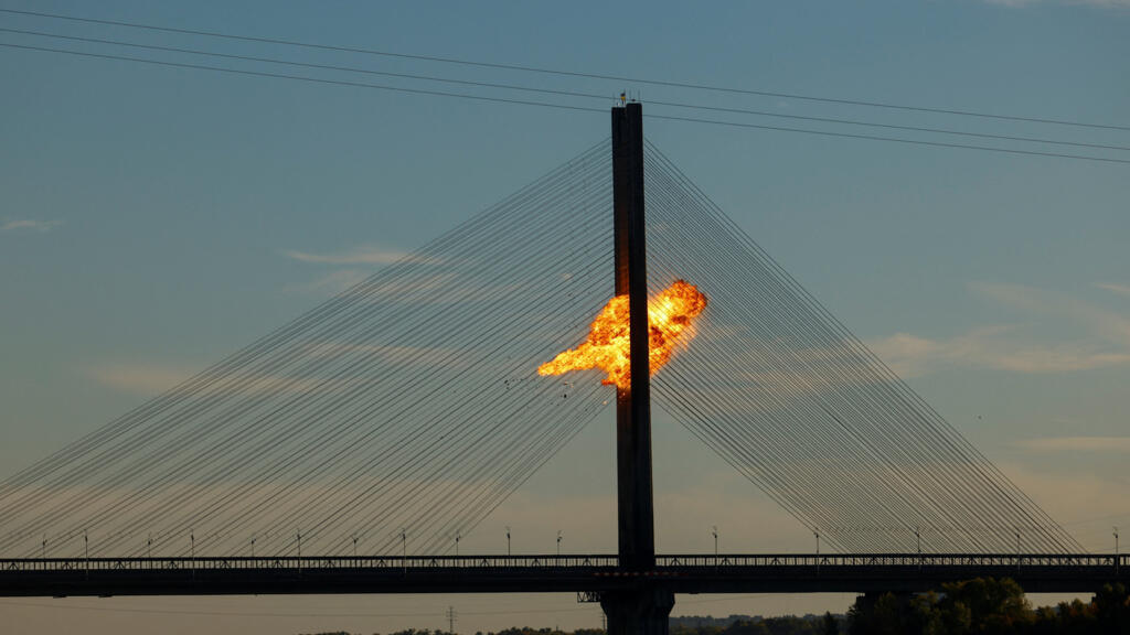 Rusia insta a extranjeros y diplomáticos a abandonar Kiev en el tercer día de ataques contra puentes
