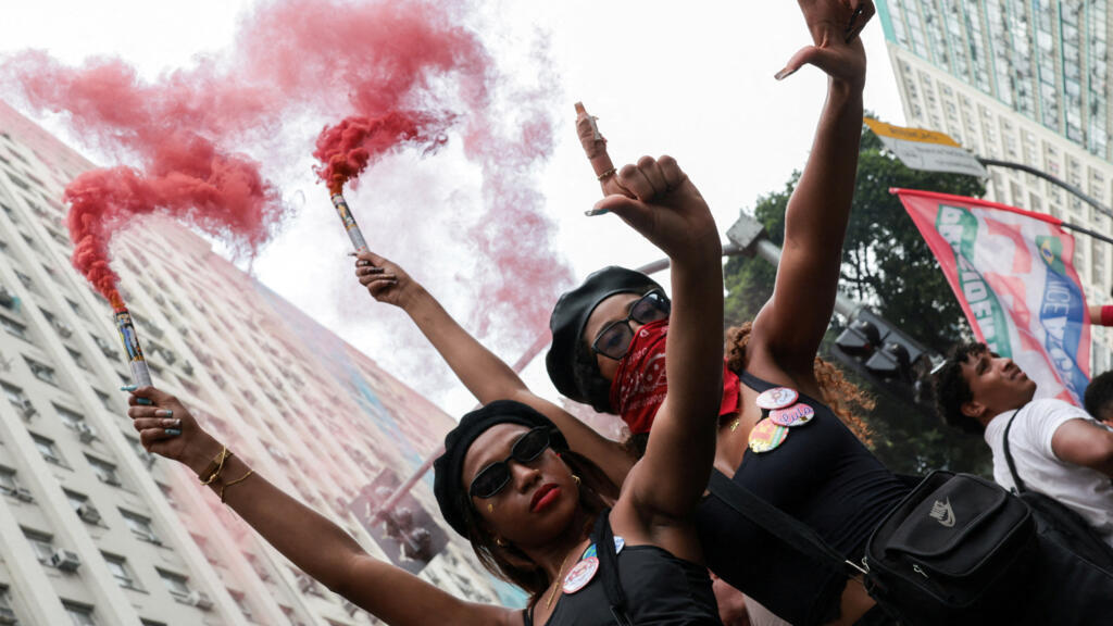 “Dictadura nunca más”: marcha masiva en Río contra Bolsonaro a días del balotaje con Lula