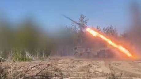 VIDEO: Potente andanada de ‘Huracán’ ruso aniquila a combatientes de Kiev