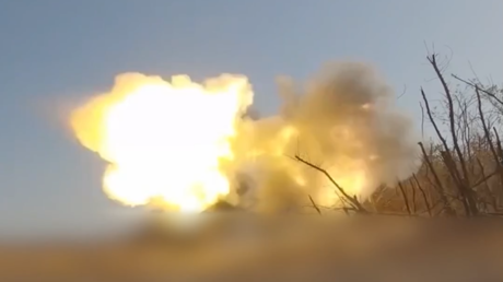 VIDEO: Artillería rusa destruye puntos clave de drones y almacenes de Ucrania