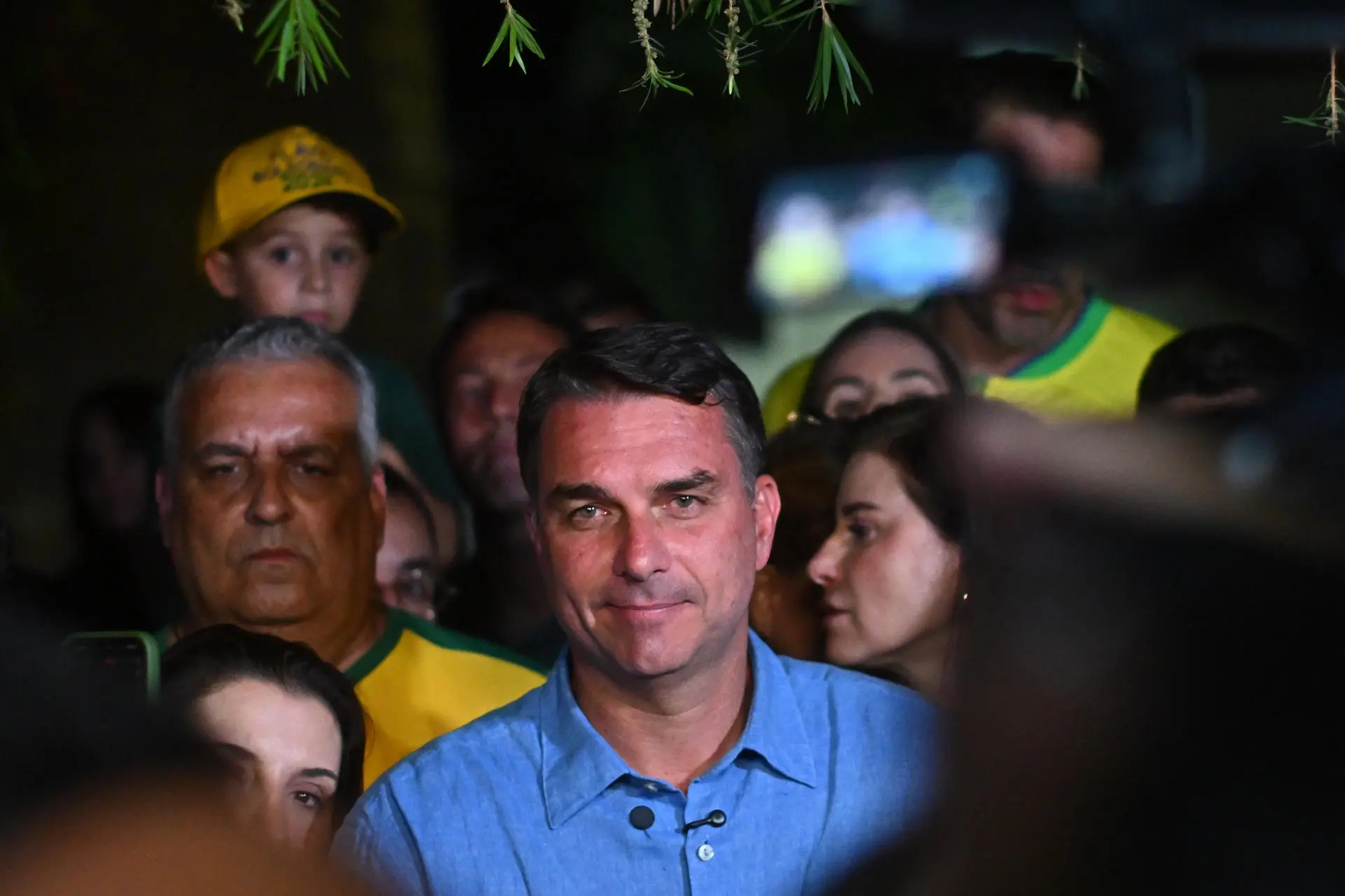 Flávio Bolsonaro promete «menos ministerios» de cara al balotaje del 25 de octubre