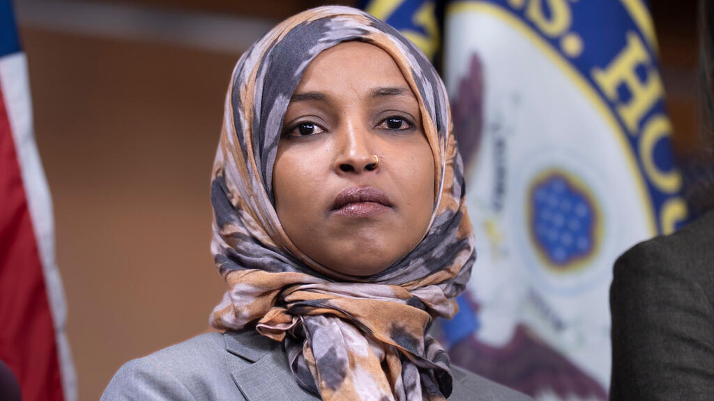 “No me silenciarán”: Ilhan Omar denuncia “intimidación política” de Trump tras allanamiento a su casa