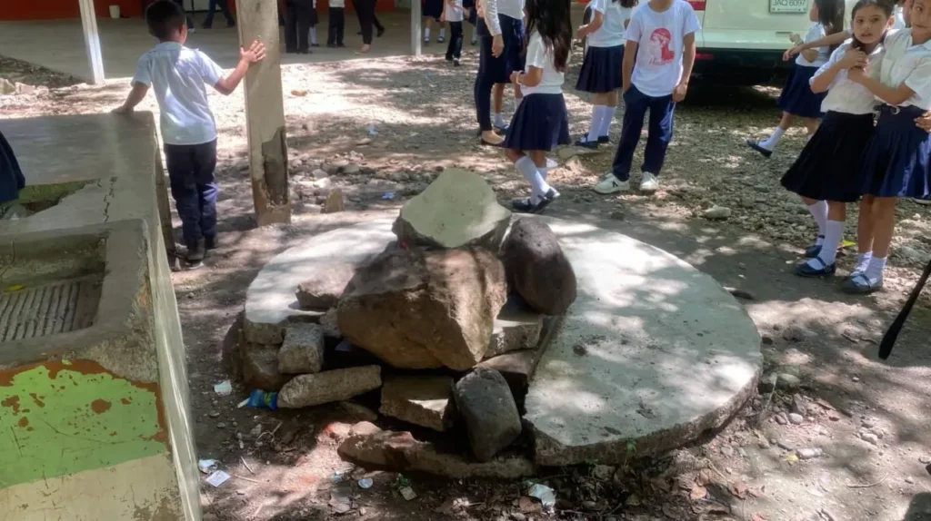 ¡Viva de milagro! Niña de kínder sobrevive a caída en pozo de 14 metros en Choluteca
