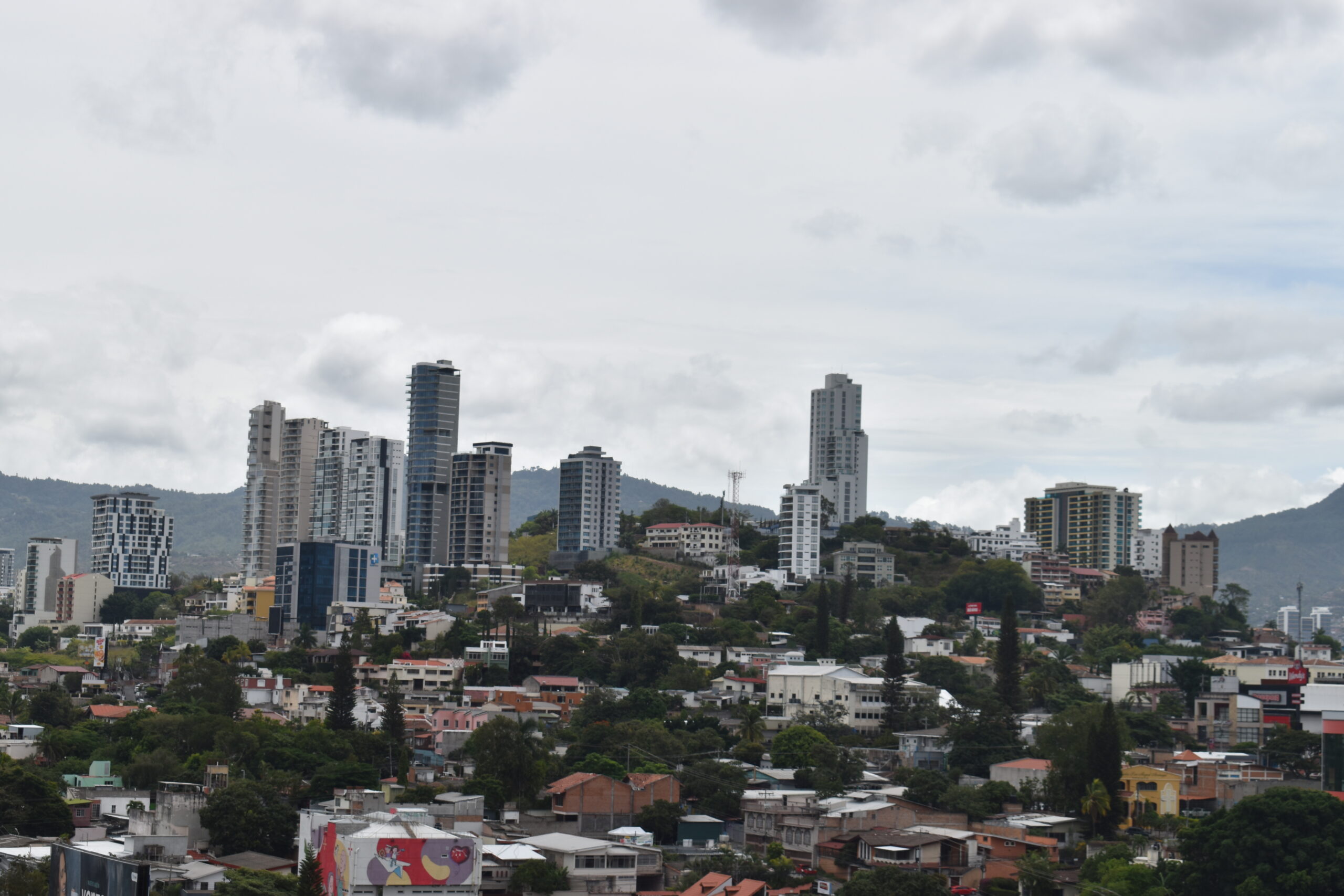 Lluvias y chubascos se esperan para varias regiones del país