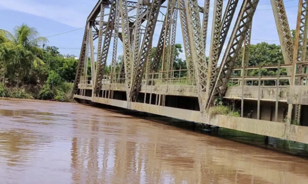 Crecida del río Ulúa sobrepasa bordo y afecta zona baja de El Progreso