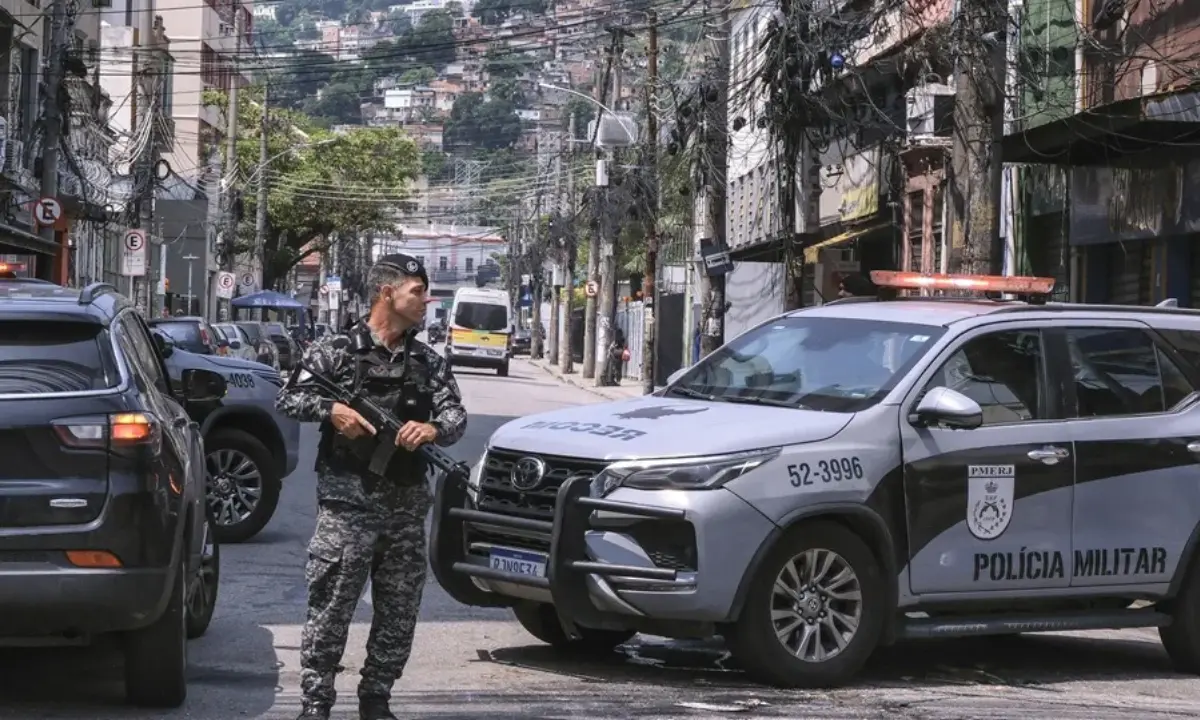Un hombre armado en Curitiba, Brasil irrumpe en una escuela y retiene a varios niños y profesores