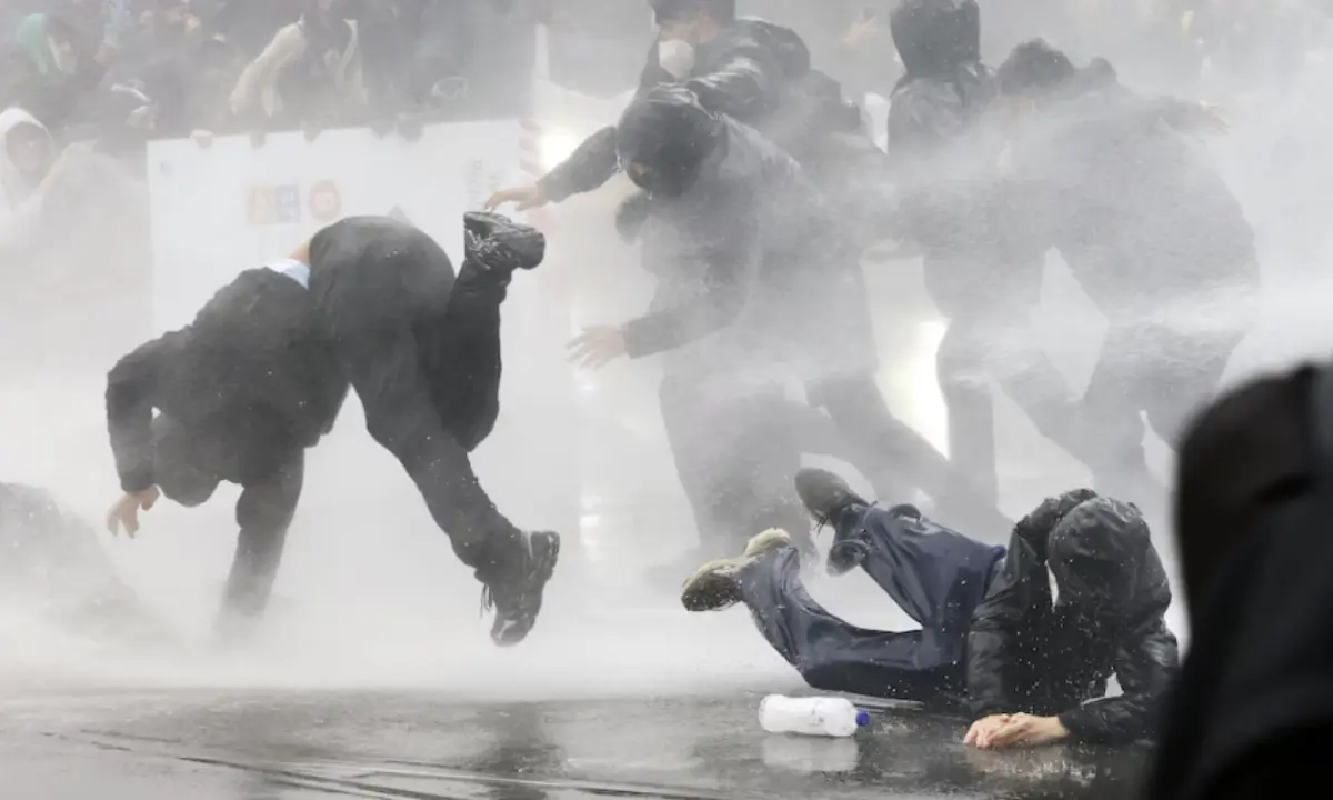 Disturbios en Bruselas dejan detenidos durante huelga nacional