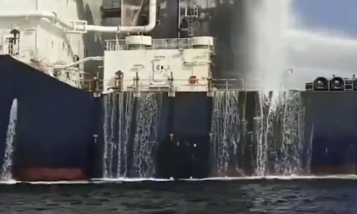 Irán anuncia otro ataque a superpetrolero en Ormuz