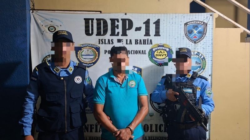 ¡Se quedó a solas con la niña! Detienen a maestro por presuntamente abusar de una menor de 9 años en Roatán