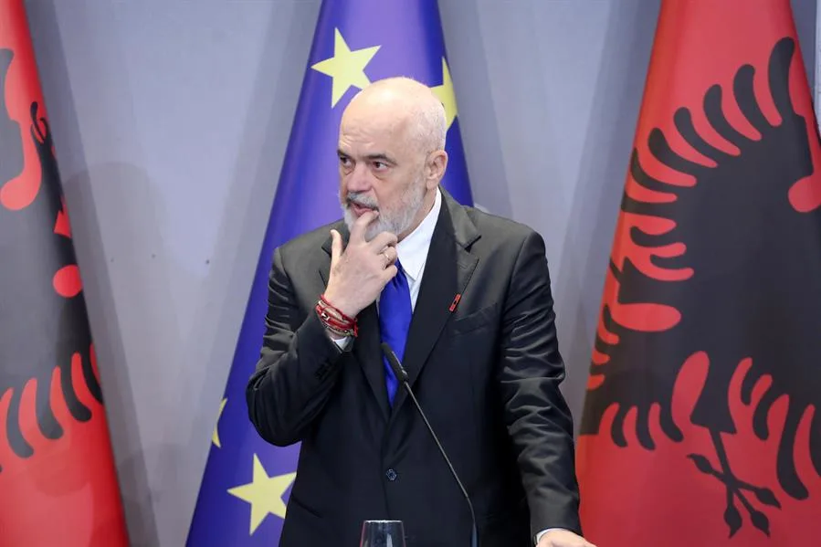 Albania acusa a Bruselas de mentir con promesas de integrar a Ucrania a la Unión Europea