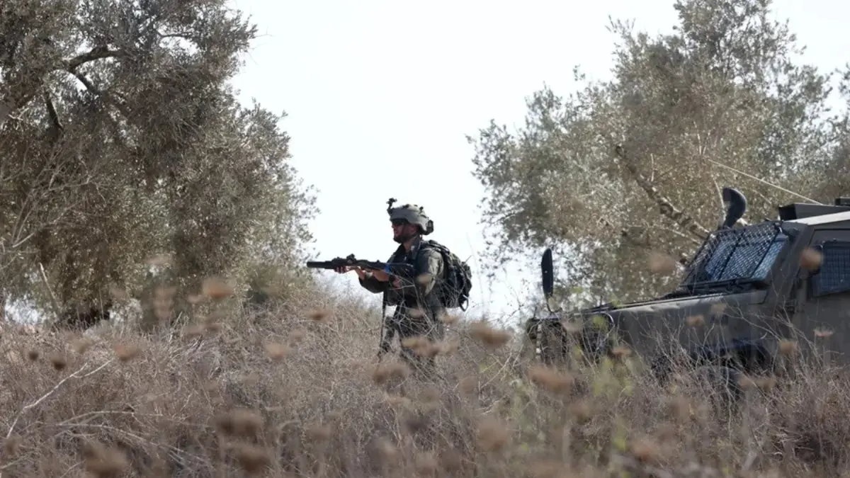 Colonos protegidos por soldados de Israel atacan a agricultores palestinos en Cisjordania
