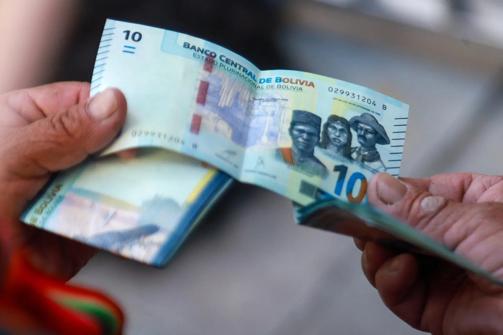 Deuda externa pública de Bolivia llega a 14.117 millones de dólares