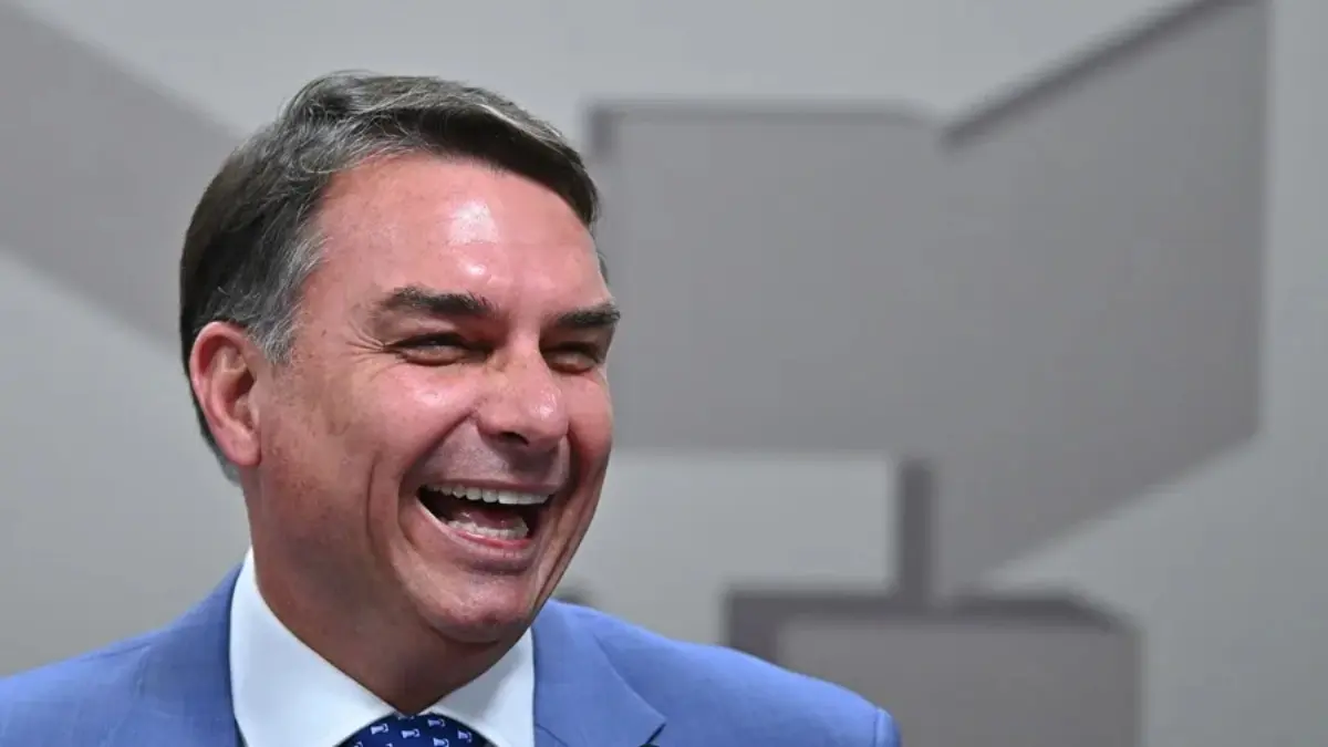 Investigación destapa chats, fiestas sexuales y presunta corrupción del candidato brasileño Flávio Bolsonaro