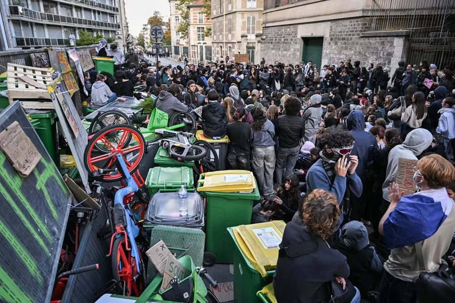 Francia: Gobierno anuncia 3.000 profesores suplentes en medio de protesta estudiantil y represión
