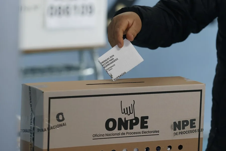 Perú celebra comicios subnacionales marcados por polémica de reelecciones encubiertas