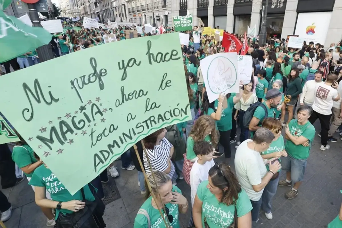 Policía reprime protestas estudiantiles en Madrid durante primera jornada de huelga docente