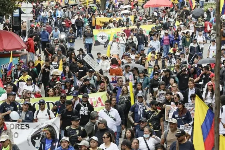 Sindicatos británicos e irlandeses respaldan movilización nacional en Colombia