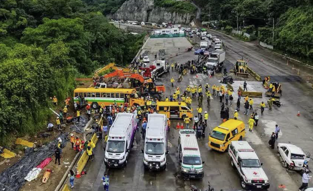 Tragedia en Los Chorros, El Salvador: Cuatro fallecidos y múltiples lesionados tras aparatoso choque provocado por camión