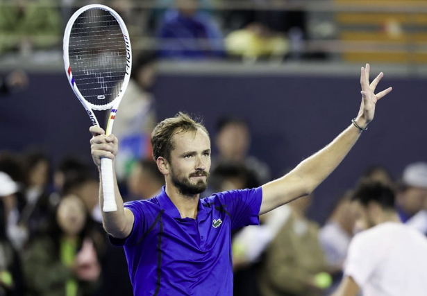 Djokovic derrota a Zverev y se mete a las semifinales en el ATP 500 de Beijing