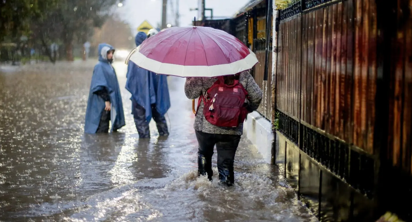 Santiago de Chile declara alerta amarilla por lluvias e inundaciones