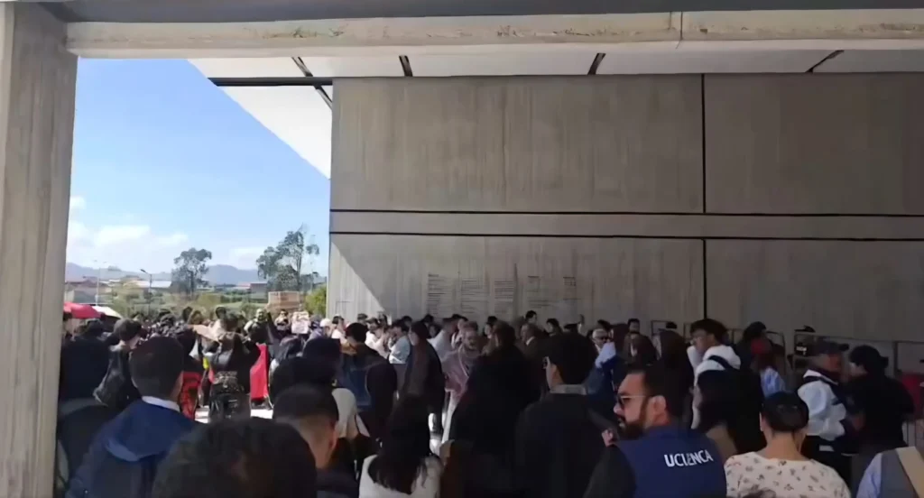 Ecuador: estudiantes rechazan visita de Noboa a Universidad de Cuenca